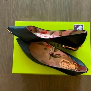 Ted Baker London black leather flats with gold detail Size 8 - Euro 39